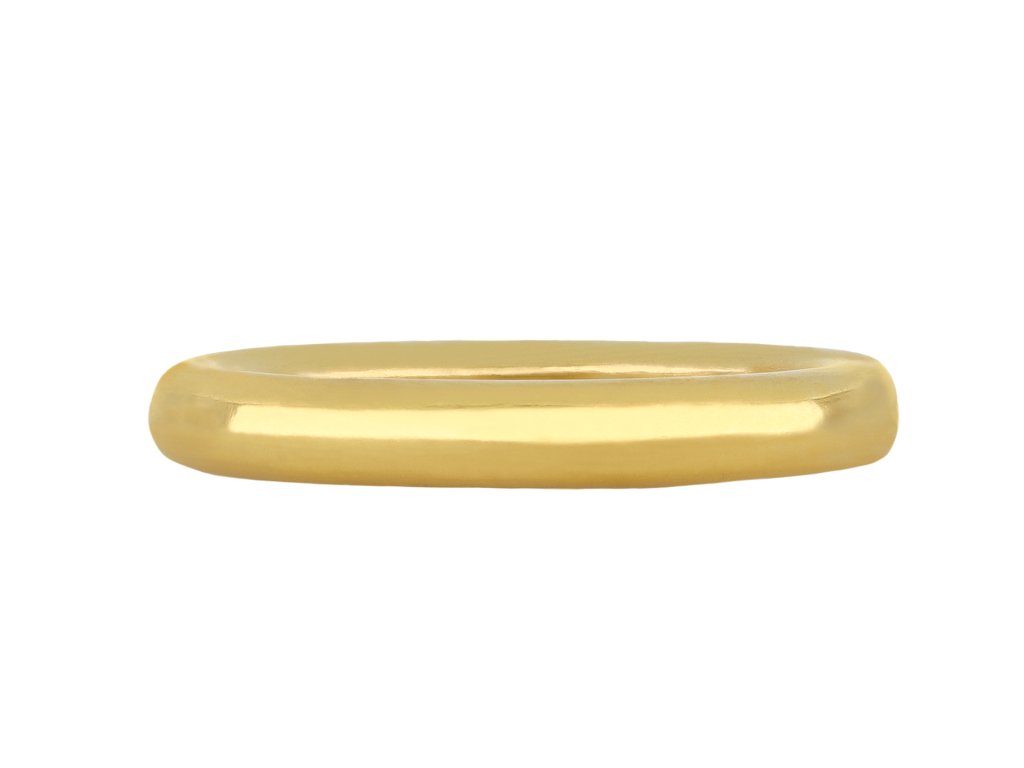 Yellow gold wedding band, English, 1921. 