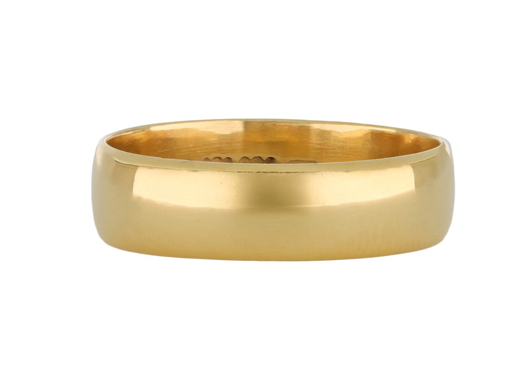 Yellow gold wedding band, English, 1913.