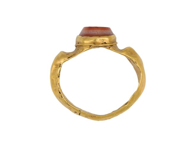 Ancient Roman gold ring with agate intaglio, hatton garden