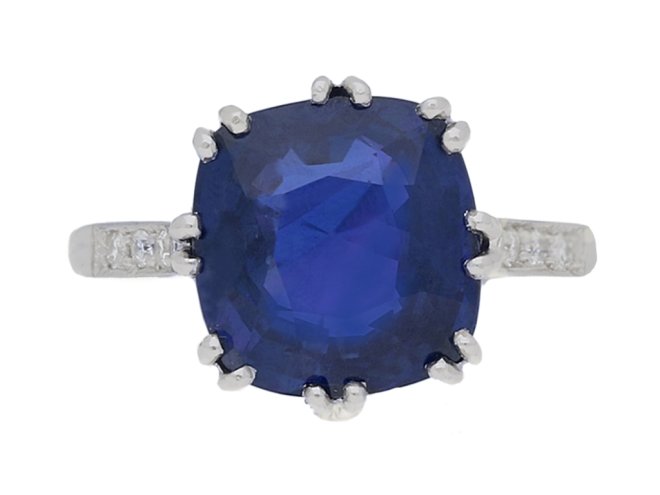 front view Colour change sapphire ring