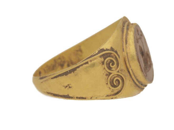 side view Ancient Roman ring with jasper lion intaglio, circa 3rd century AD.