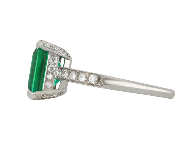 Colombian emerald and diamond flank solitaire ring hatton garden