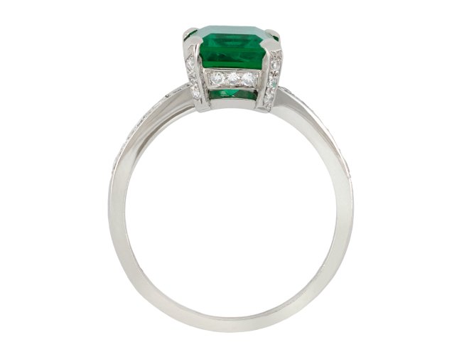 Colombian emerald and diamond flank solitaire ring hatton garden