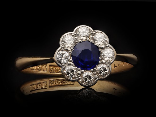 Edwardian sapphire and diamond coronet cluster ring, English, circa 1905. Hatton Garden