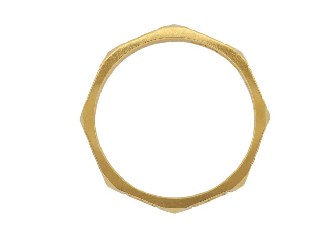 Engraved yellow gold wedding band, English, 1953