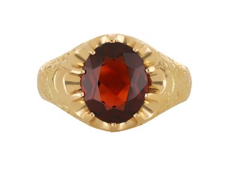 Edwardian garnet solitaire ring, English, 1905.