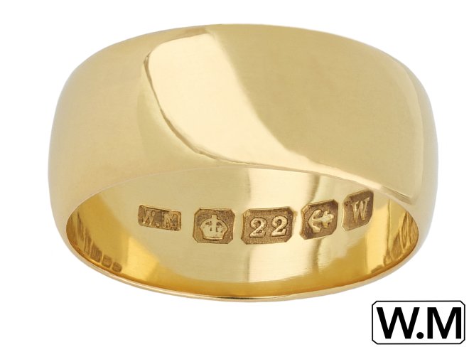 Yellow gold wedding band, English, circa 1946.