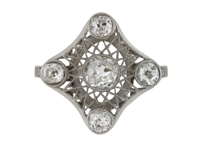 Belle Époque diamond cluster ring, circa 1910.