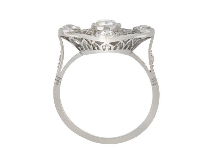 Belle Époque diamond cluster ring, circa 1910.